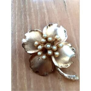 Vintage Gold Tone Flower with Faux Pearls Brooch 1950s